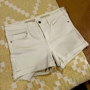 Pilcro and the Letterpress Anthropologie Mid-Rise Slim Shorts
